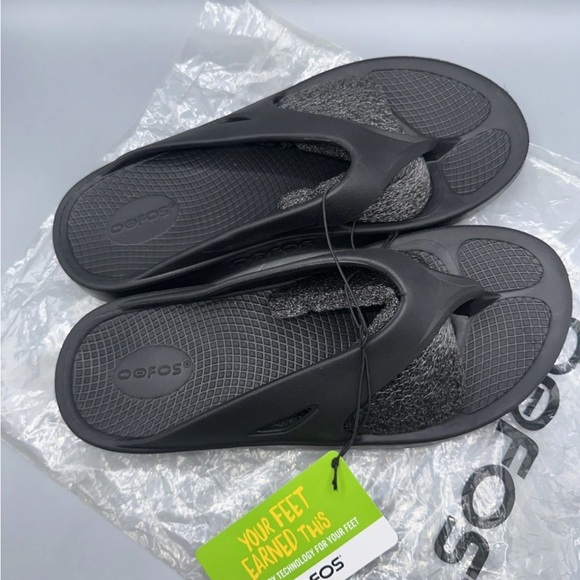 OOFOS Shoes - OOFOS OORIGINAL RECOVERY SANDAL MEN 8/ WOMEN 10 -Style 1000 BLACK - BLACK
